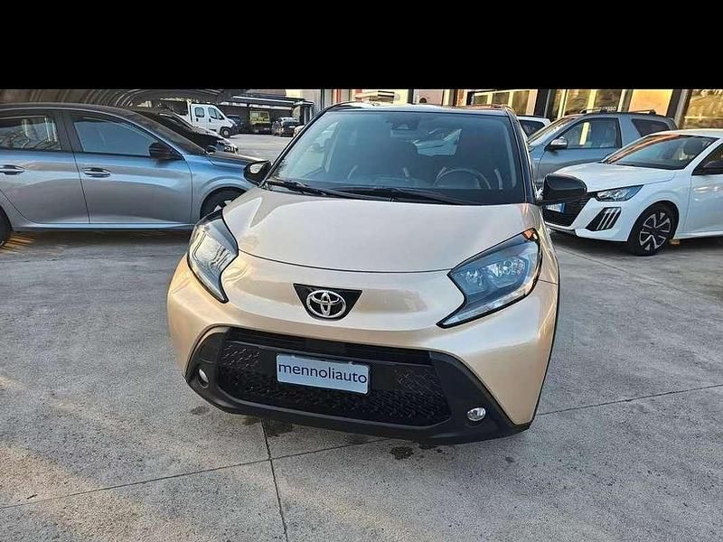 Usata Toyota Aygo X Trend 72 CV (52 kW) 2024 Oro SUV