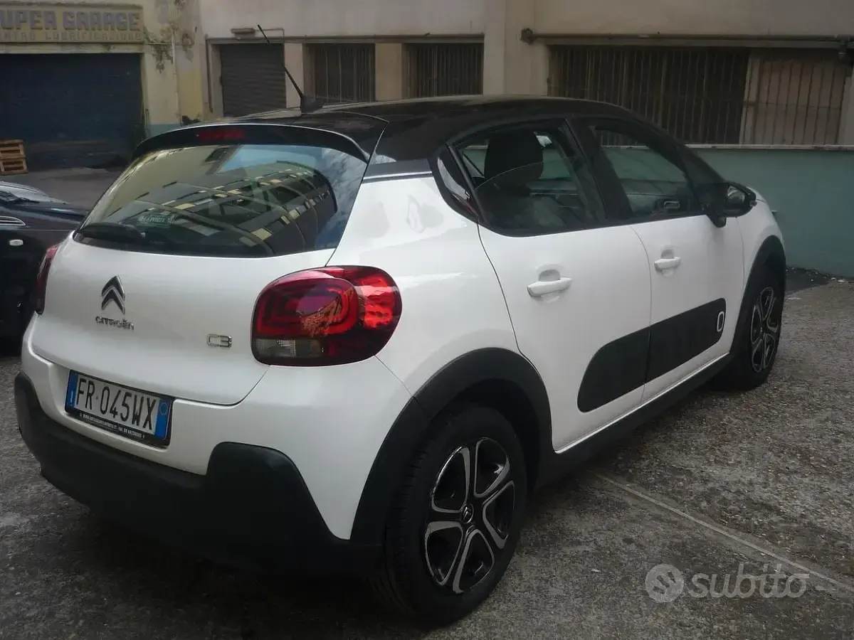 Usata Citroën C3 PureTech 83 CV (61 kW) 2018 Doppio colore bianco/nero Utilitaria