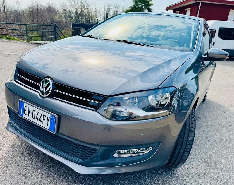 Usata VW Polo Comfortline 70 CV (51 kW) 2014 Grigio Berlina