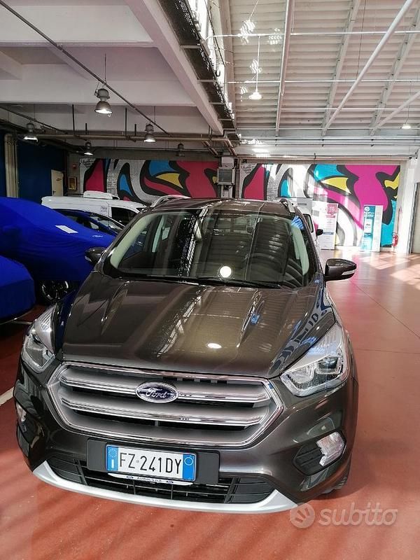 Usata Ford Kuga 120 CV (88 kW) 2019 Grigio SUV