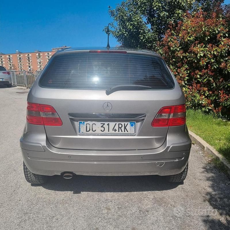 Usata Mercedes B180 2007 Grigio Monovolume