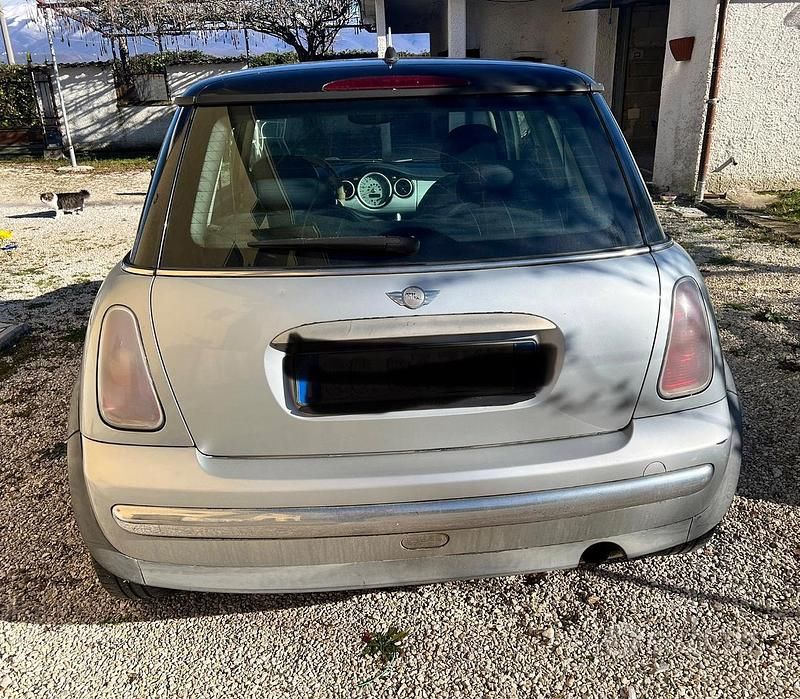 Begagnad Mini ONE 90 HK (66 kW) 2002 Halvkombi