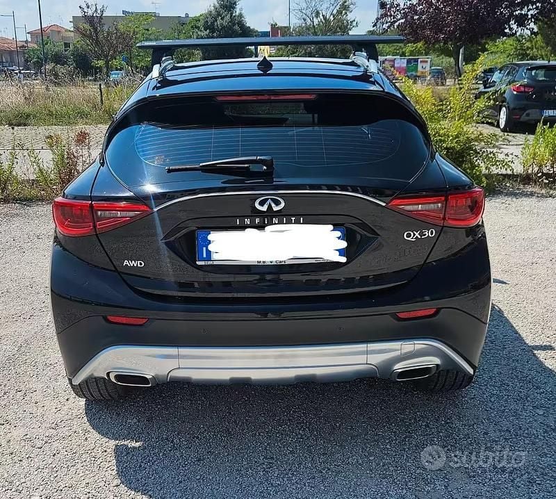 Usata Infiniti QX30 Premium 170 CV (125 kW) 2016 Nero SUV