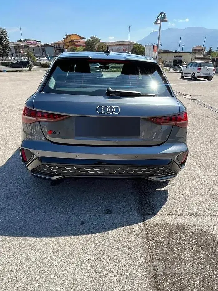 Usata Audi A3 S-Line 116 CV (85 kW) 2024 Grigio Berlina