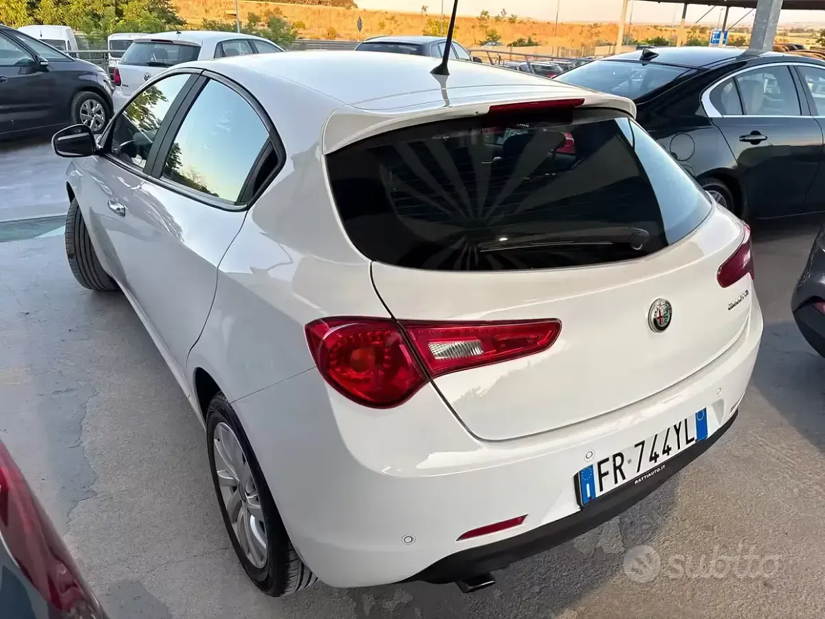 Usata Alfa Romeo Giulietta Business 120 CV (88 kW) 2018 Bianco Utilitaria