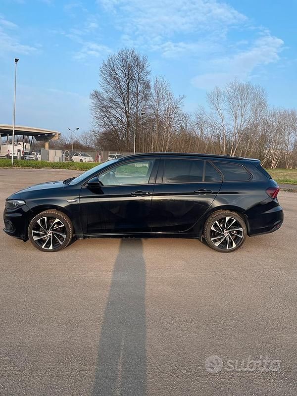 Usata Fiat Tipo Lounge 120 CV (88 kW) 2020 Nero Station wagon