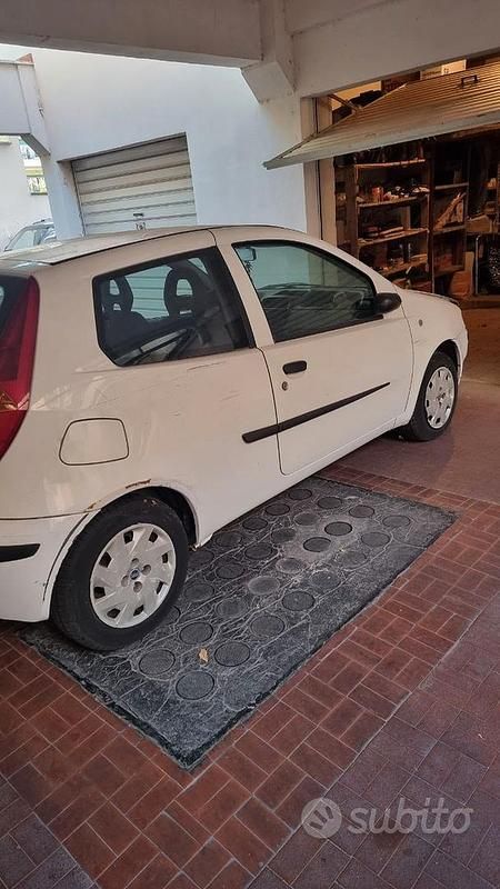 Usata Fiat Punto 60 CV (44 kW) 2003 Bianco Utilitaria