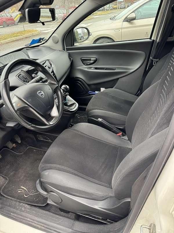 Usata Lancia Ypsilon Platinum 69 CV (50 kW) 2012 Utilitaria