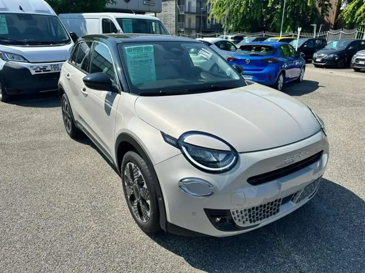 Nuova Fiat 600 La Prima 136 CV (100 kW) 2026 Nero cinema SUV