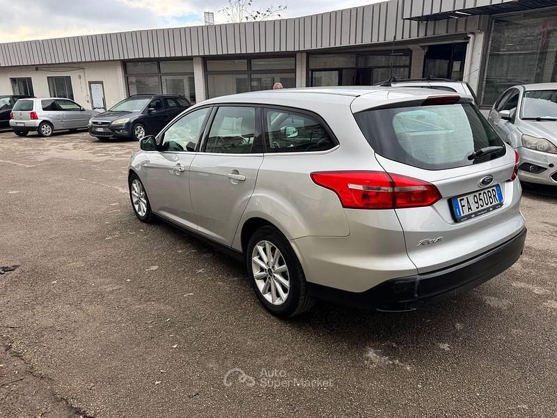 Begagnad Ford Focus 120 HK (88 kW) 2015 Silver Kombi