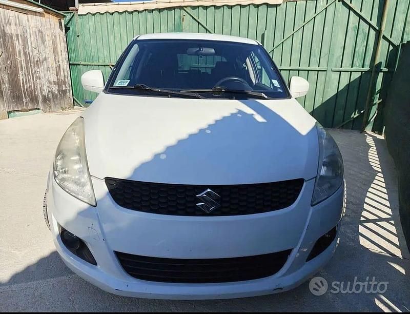 Begagnad Suzuki Swift 94 HK (69 kW) 2011 Vit Halvkombi