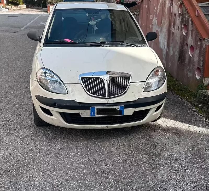 Usata Lancia Ypsilon 70 CV (51 kW) 2006 Utilitaria