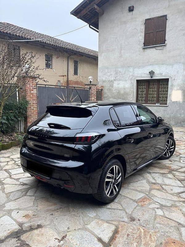 Usata Peugeot 208 Allure 101 CV (74 kW) 2023 Nero Utilitaria