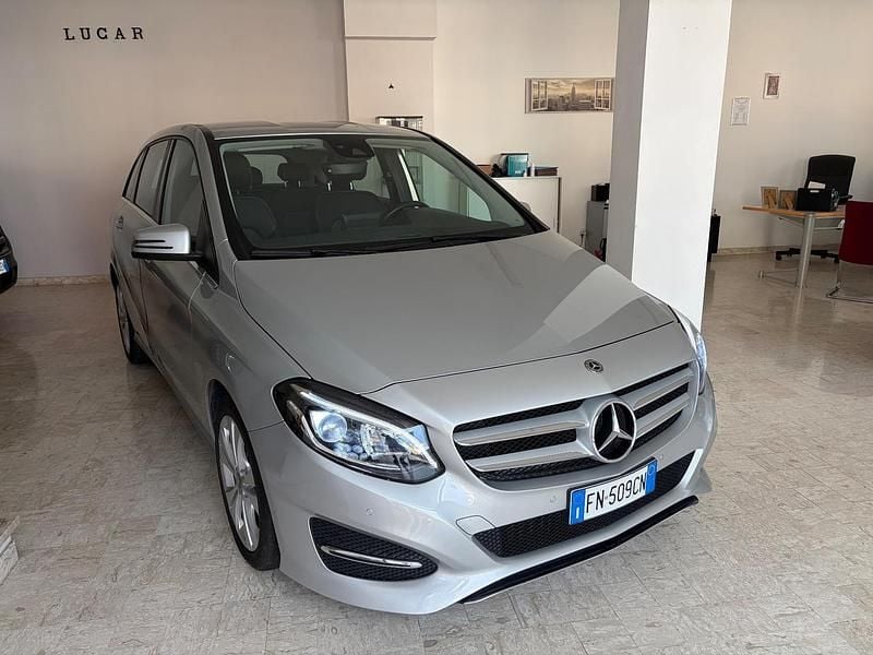 Usata Mercedes B200 Premium 136 CV (100 kW) 2018 Argento Monovolume