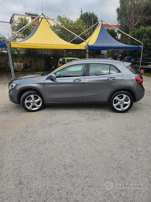 Usata Mercedes GLA200 Premium 136 CV (100 kW) 2019 Grigio SUV