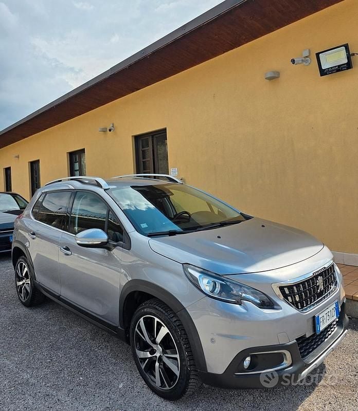 Usata Peugeot 2008 Allure 102 CV (75 kW) 2018 Grigio SUV
