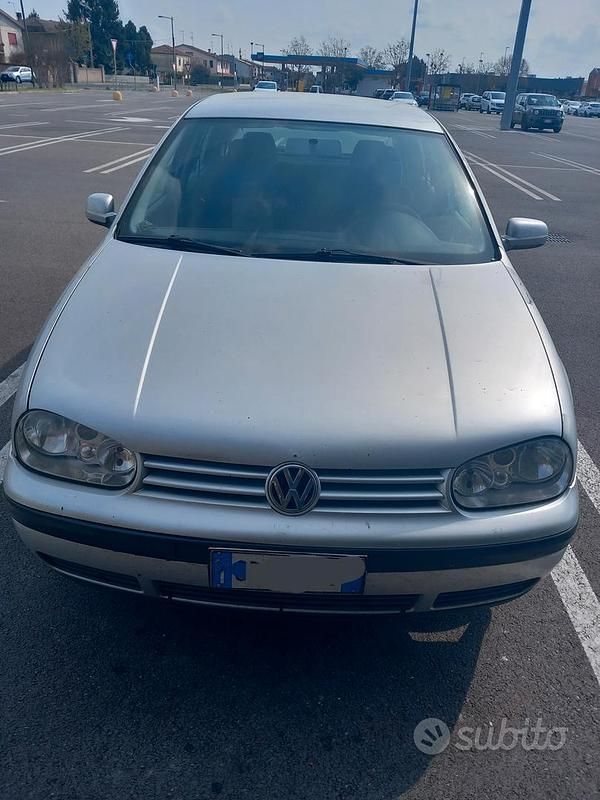 Usata VW Golf IV 101 CV (74 kW) 2002 Grigio Berlina