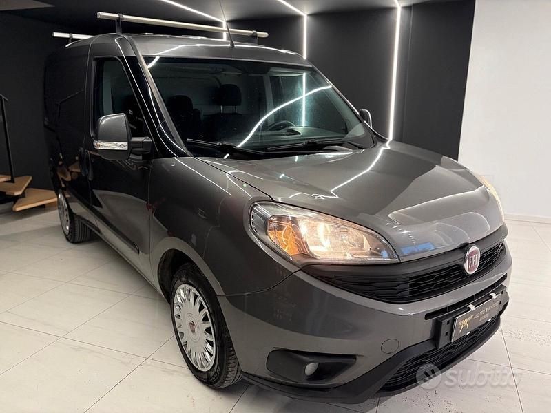 Usata Fiat Doblò Lounge 104 CV (76 kW) 2018 Grigio Monovolume