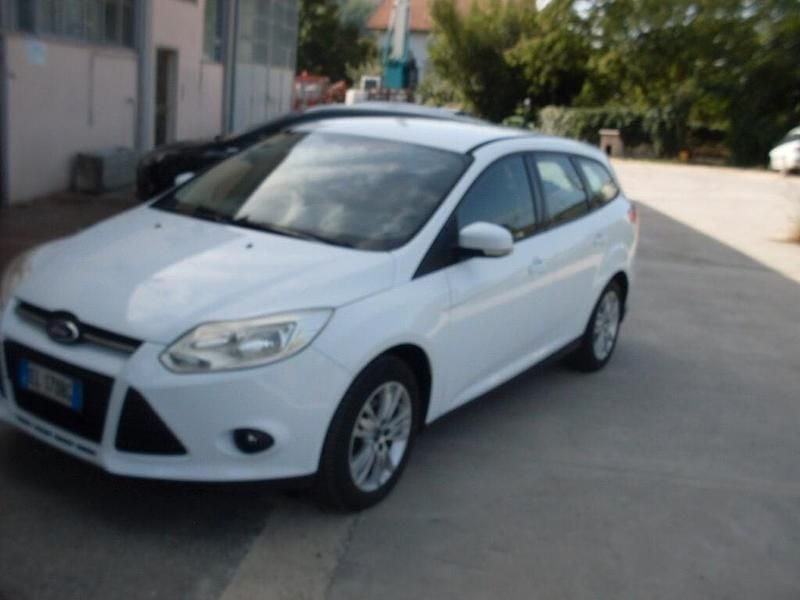 Usata Ford Focus 115 CV (84 kW) 2011 Bianco Station wagon