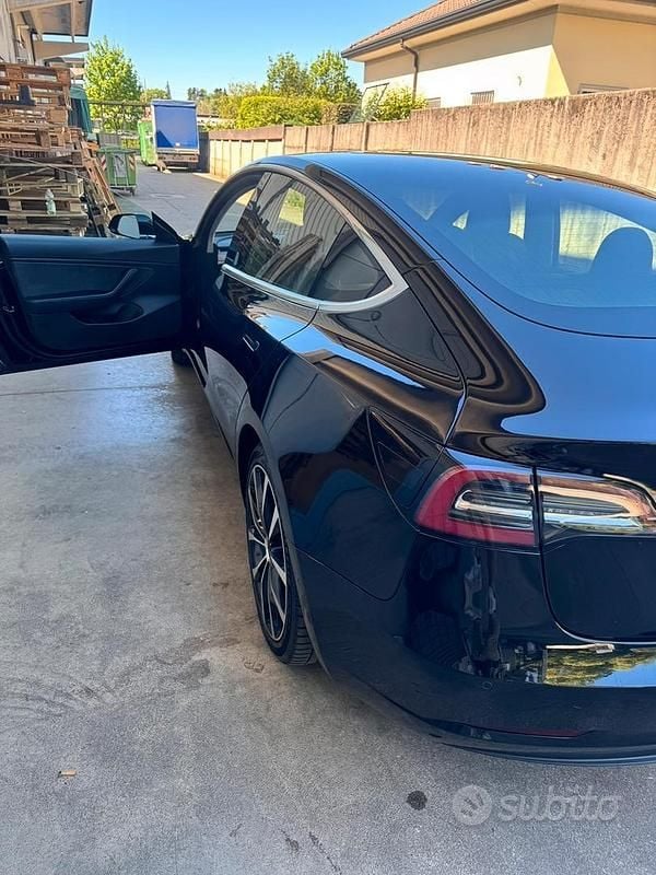 Nero Usata 2020 Tesla Model 3 Berlina | 20.000 € (Ottimo prezzo) - Immagine 1/4
