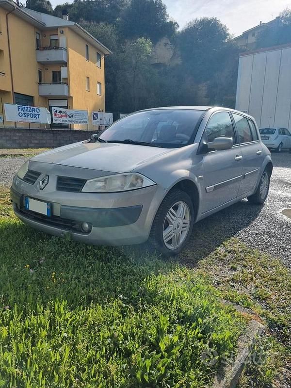 Usata Renault Mégane II 100 CV (73 kW) 2004 Grigio Utilitaria
