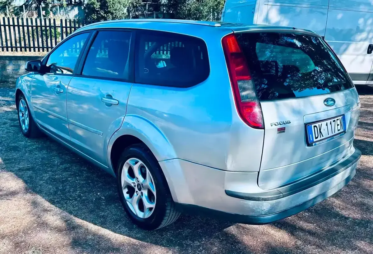 Usata Ford Focus S 90 CV (66 kW) 2007 Argento Station wagon