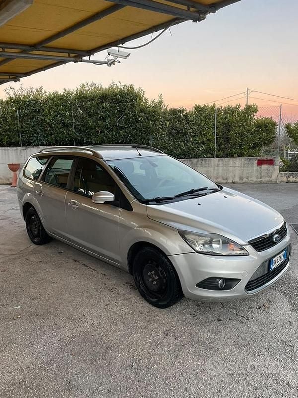 Usata Ford Focus 90 CV (66 kW) 2009 Grigio Station wagon