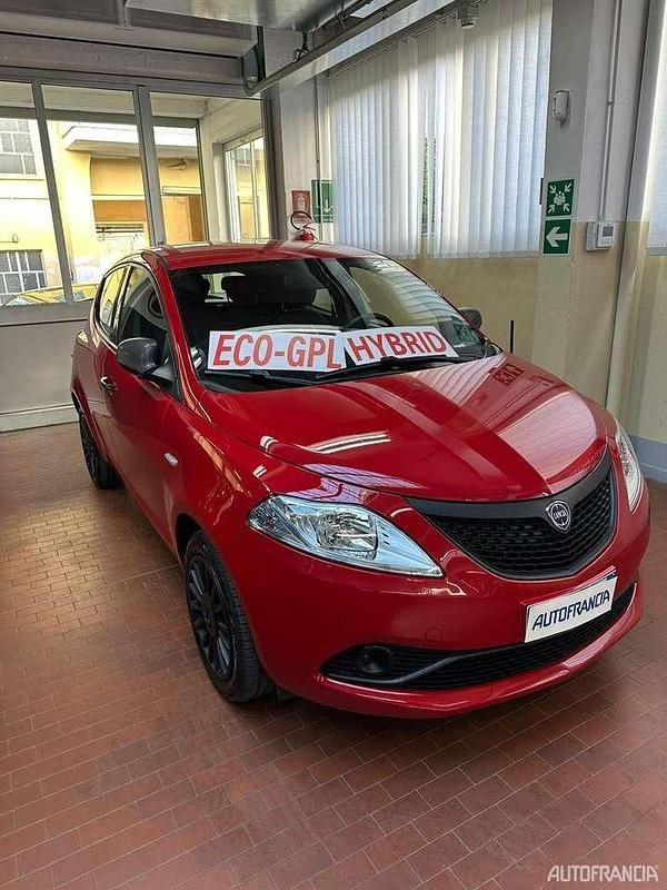 Usata Lancia Ypsilon Silver 69 CV (50 kW) 2020 Rosso Utilitaria