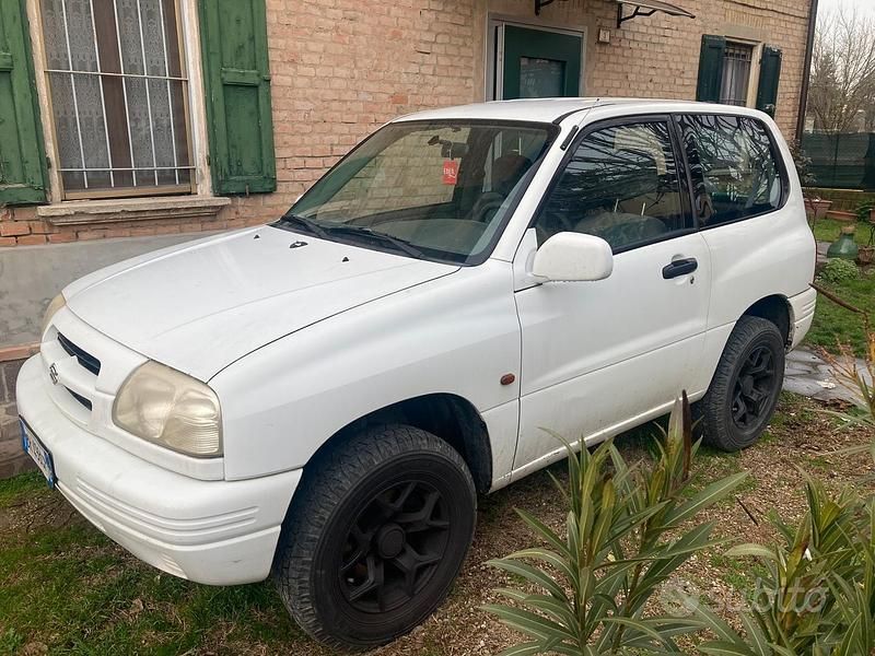 Usata Suzuki Vitara 94 CV (69 kW) 2000 Bianco SUV