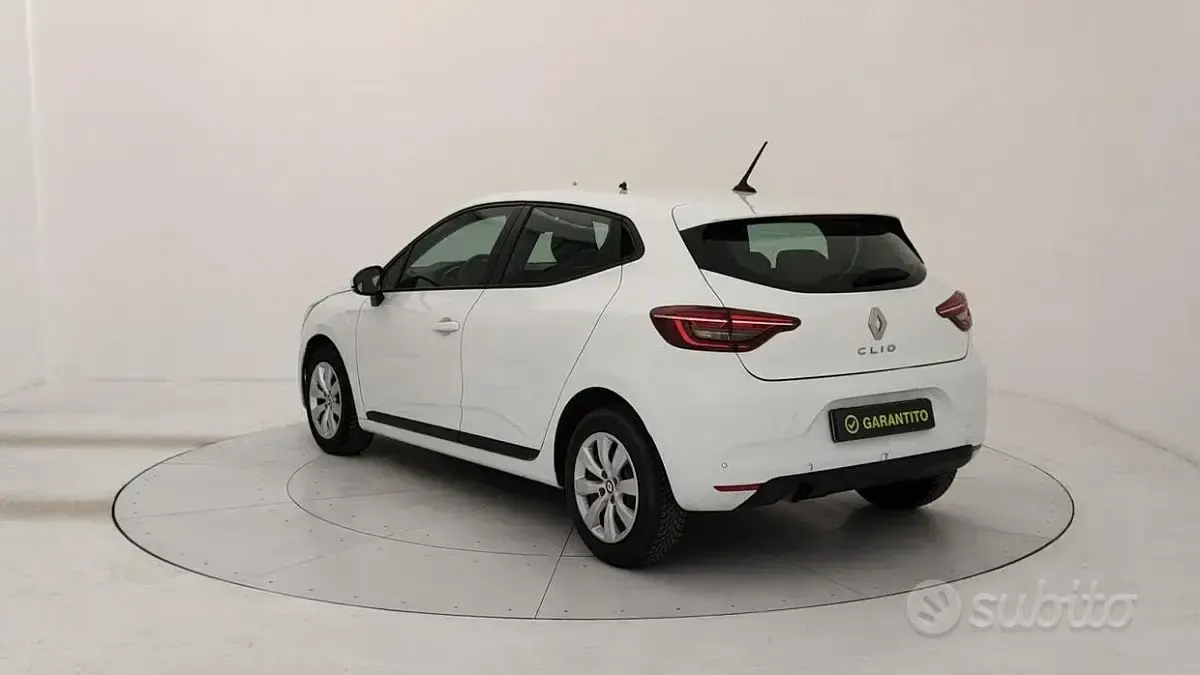 Begagnad Renault Clio V Business 86 HK (63 kW) 2021 Vit Sedan
