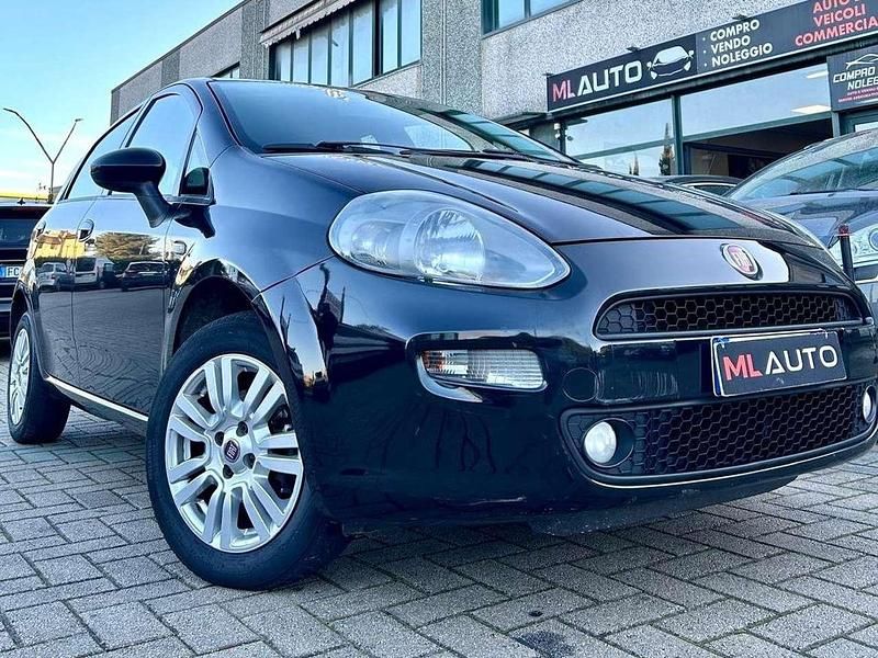 Nero Usata 2013 Fiat Punto Lounge Tre volumi | 5990 € (Buon prezzo) - Immagine 1/4
