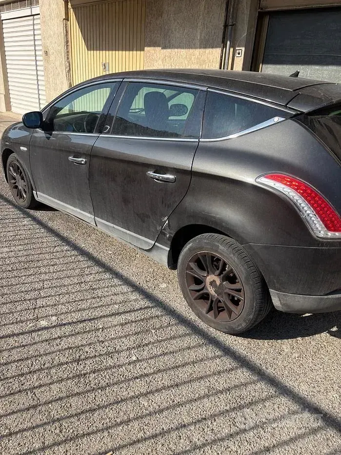 Usata Lancia Delta 120 CV (88 kW) 2009 Grigio Utilitaria