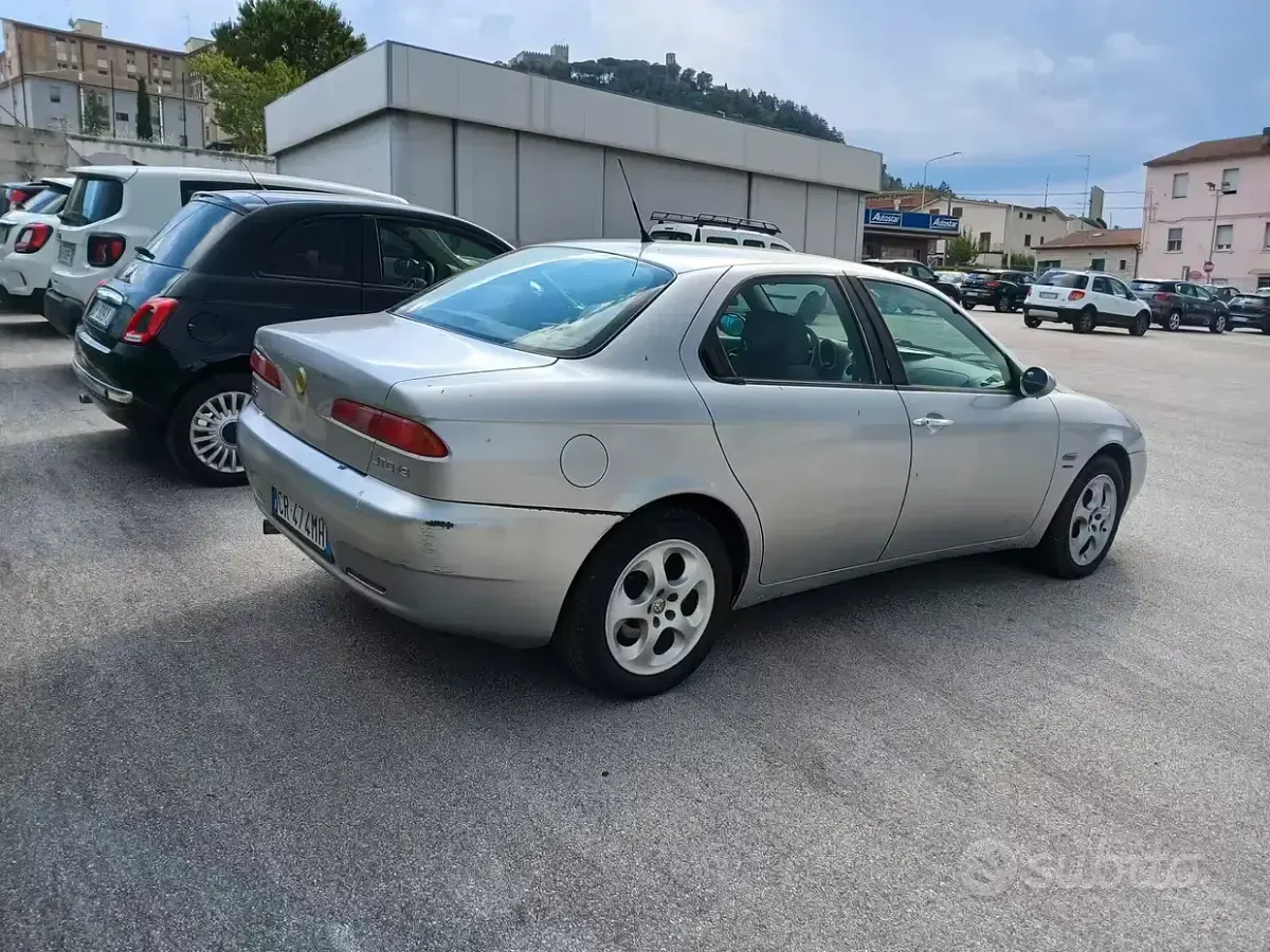 Usata Alfa Romeo 156 116 CV (85 kW) 2004 Grigio Berlina