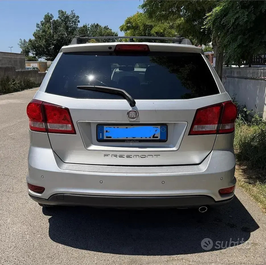 Usata Fiat Freemont Urban 140 CV (102 kW) 2014 Grigio SUV
