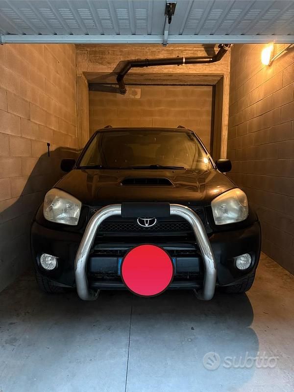 Nero Usata 2004 Toyota RAV4 SUV | 4000 € (Cara) - Immagine 1/1