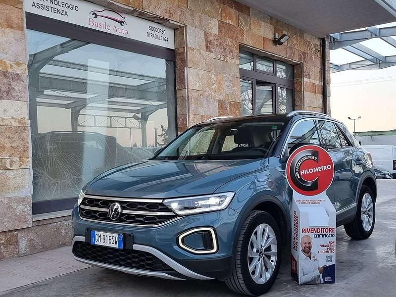 Usata VW T-Roc Style 110 CV (80 kW) 2023 Blu/azzurro SUV