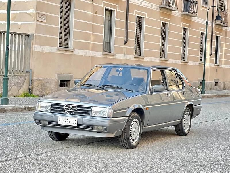 Gebraucht Alfa Romeo 90 128 PS (94 kW) 1986 Limousine