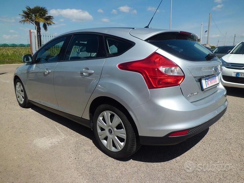 Usata Ford Focus Titanium 125 CV (91 kW) 2014 Grigio Berlina