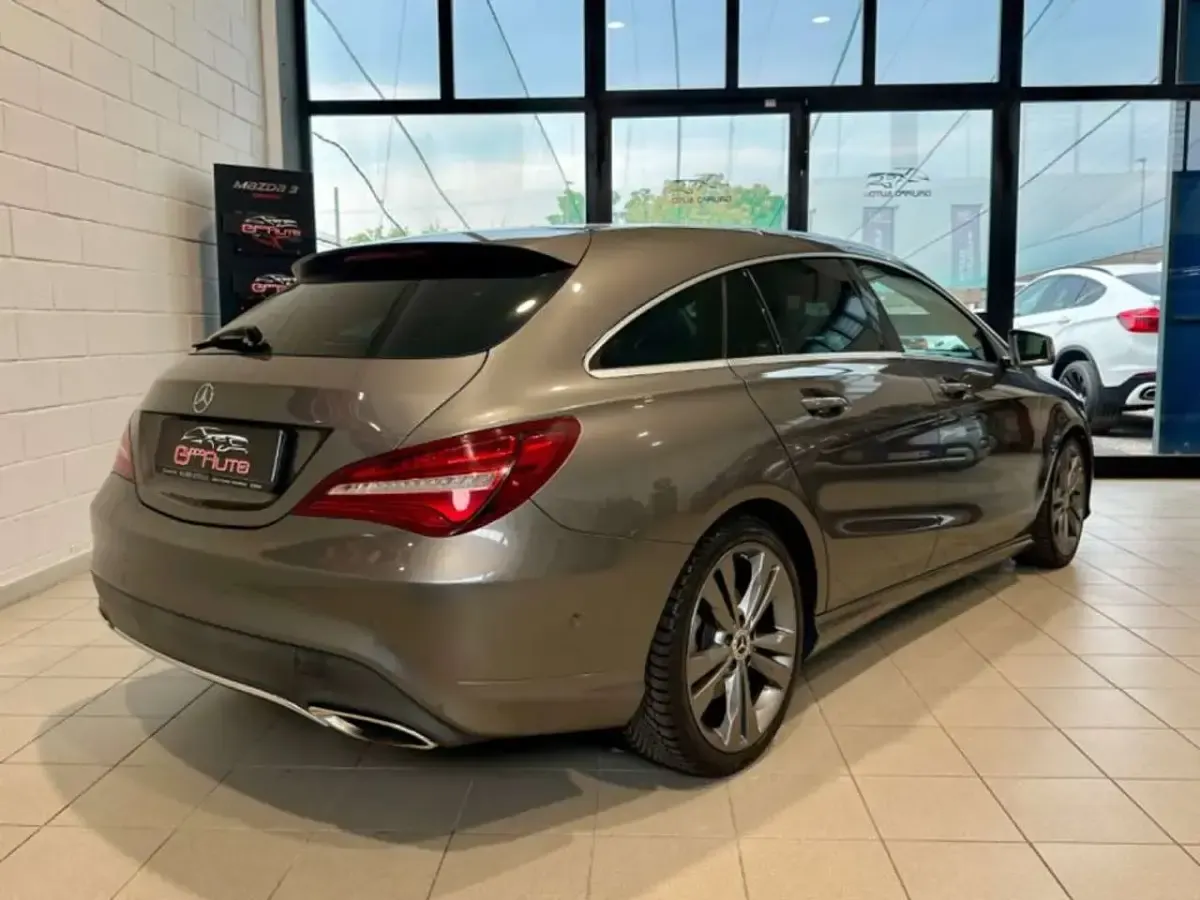 Usata Mercedes CLA180 122 CV (89 kW) 2018 Grigio scuro Coupé