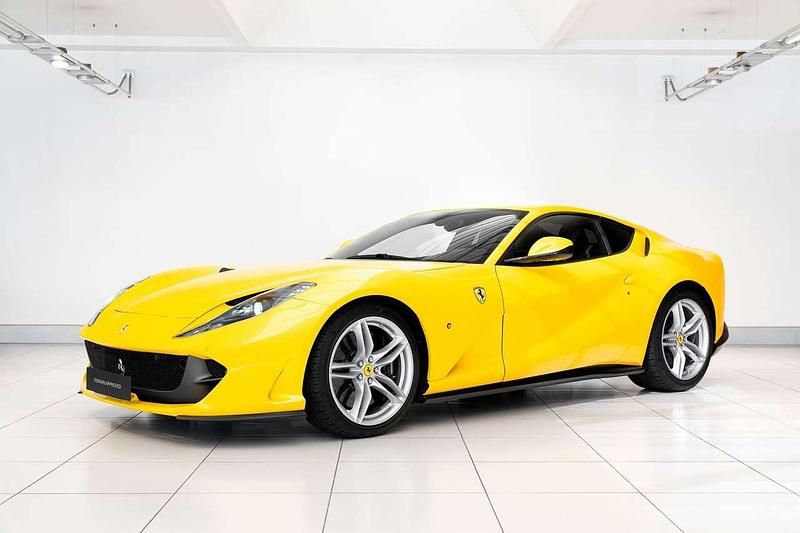 Usata Ferrari 812 795 CV (584 kW) 2017 Giallo Coupé