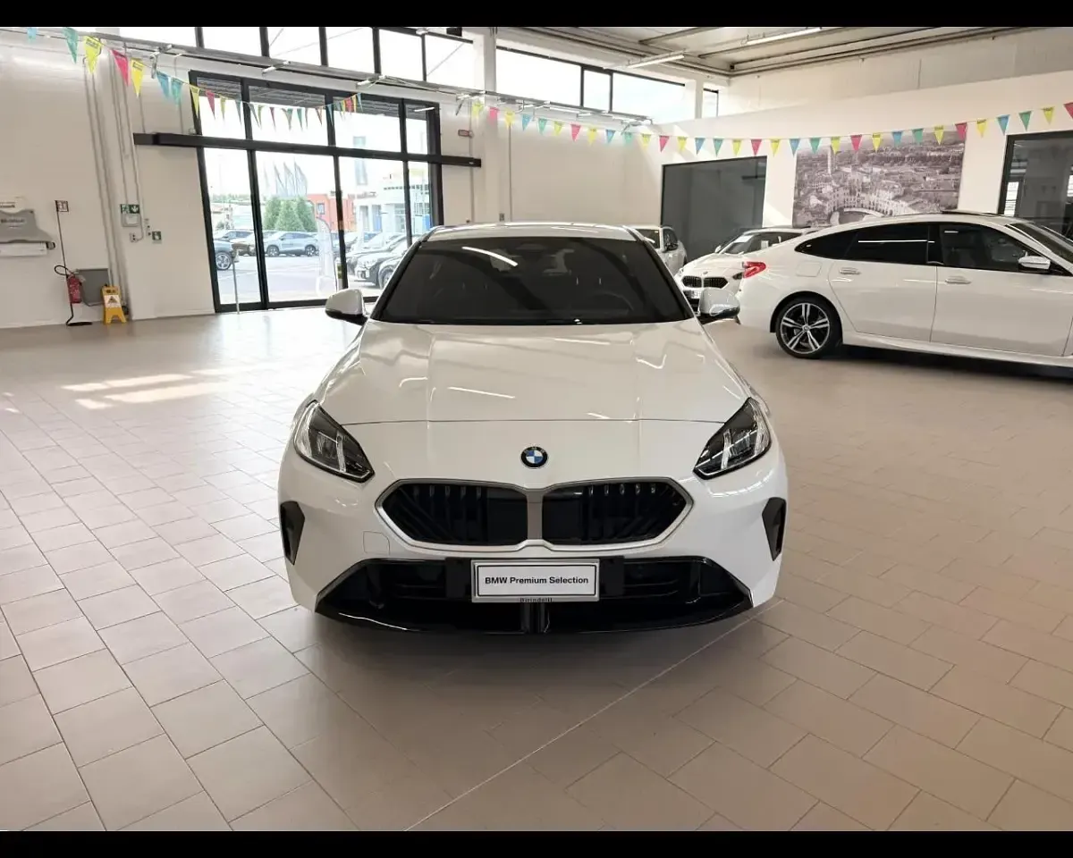 Usata BMW 118 M Sport 150 CV (110 kW) 2026 Alpin white pastello Utilitaria