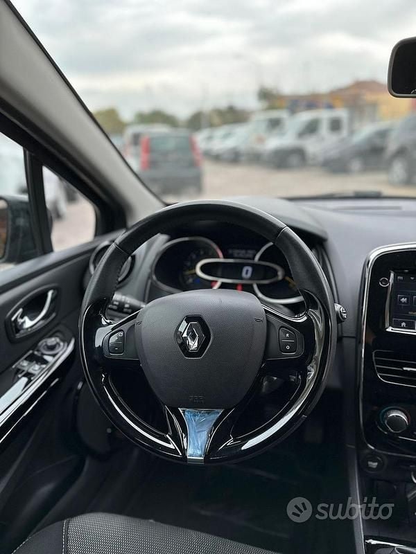Second-hand Renault Clio IV 54 CP (39 kW) 2013 Negru Hatchback