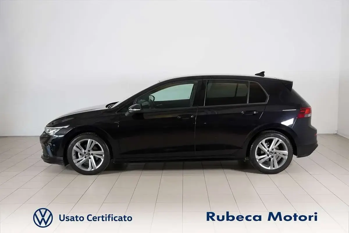 Usata VW Golf VIII R-line 131 CV (96 kW) 2023 Nero Berlina