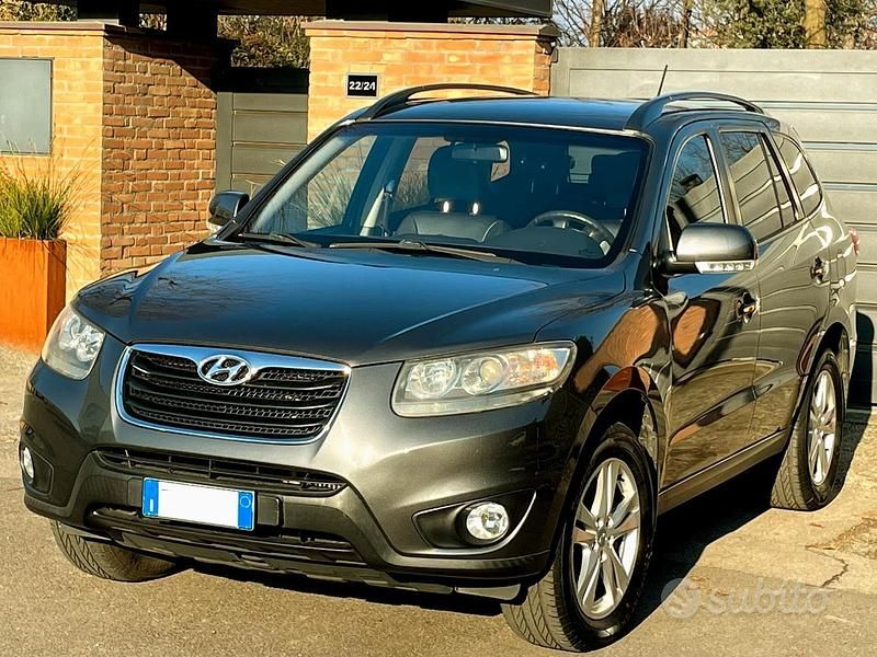 Grigio Usata 2011 Hyundai Santa Fe SUV | 6700 € (Buon prezzo) - Immagine 1/4
