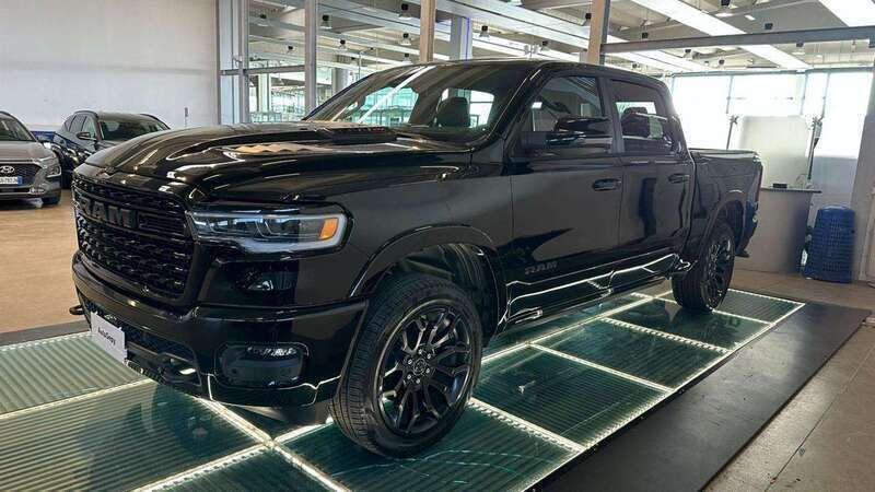 Usata Dodge Ram Limited 540 CV (397 kW) 2024 Nero Pick-up