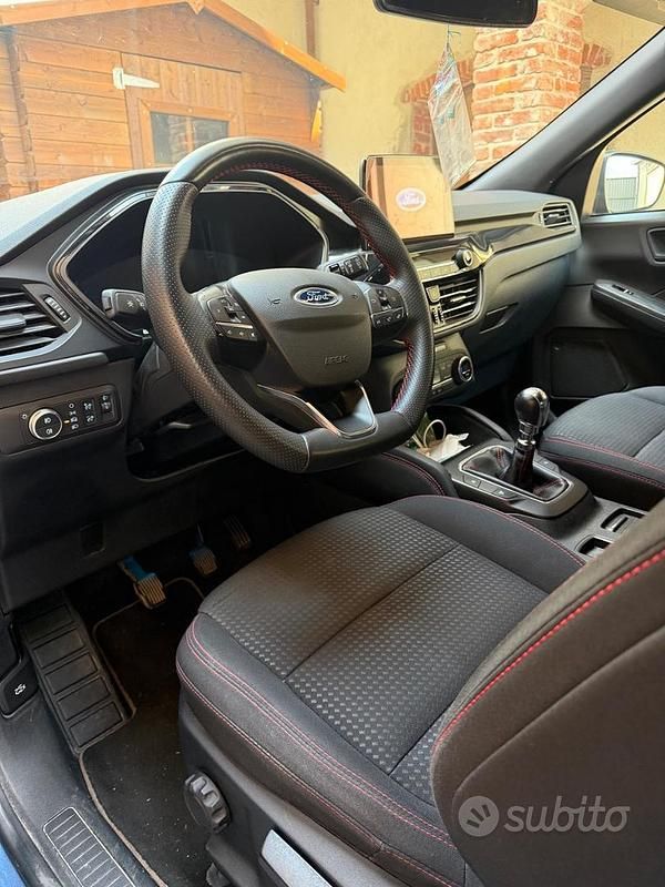 Usata Ford Kuga 120 CV (88 kW) 2022 Blu SUV