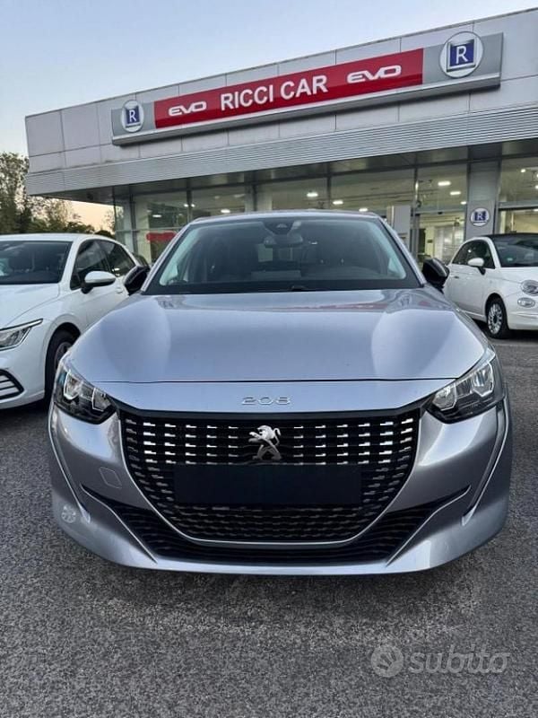 Grigio Usata 2023 Peugeot 208 Allure Due volumi | 17.900 € (Cara) - Immagine 1/4