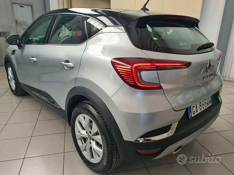 Usata Renault Captur Intens 101 CV (74 kW) 2020 Argento SUV