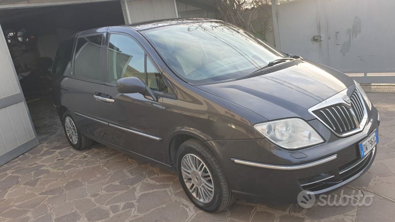 Grigio Usata 2009 Lancia Phedra Monovolume | 2800 € (Ottimo prezzo) - Immagine 1/4