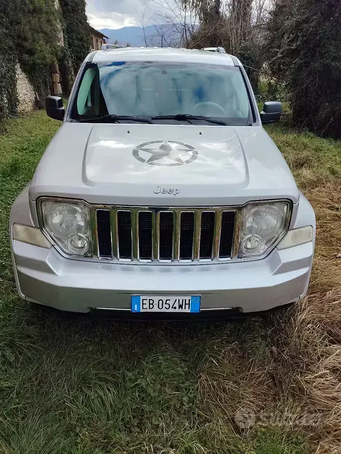 Usata Jeep Cherokee 200 CV (147 kW) 2010 Grigio SUV
